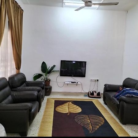 Che Na Homestay Pontian Pontian Kecil Exterior photo