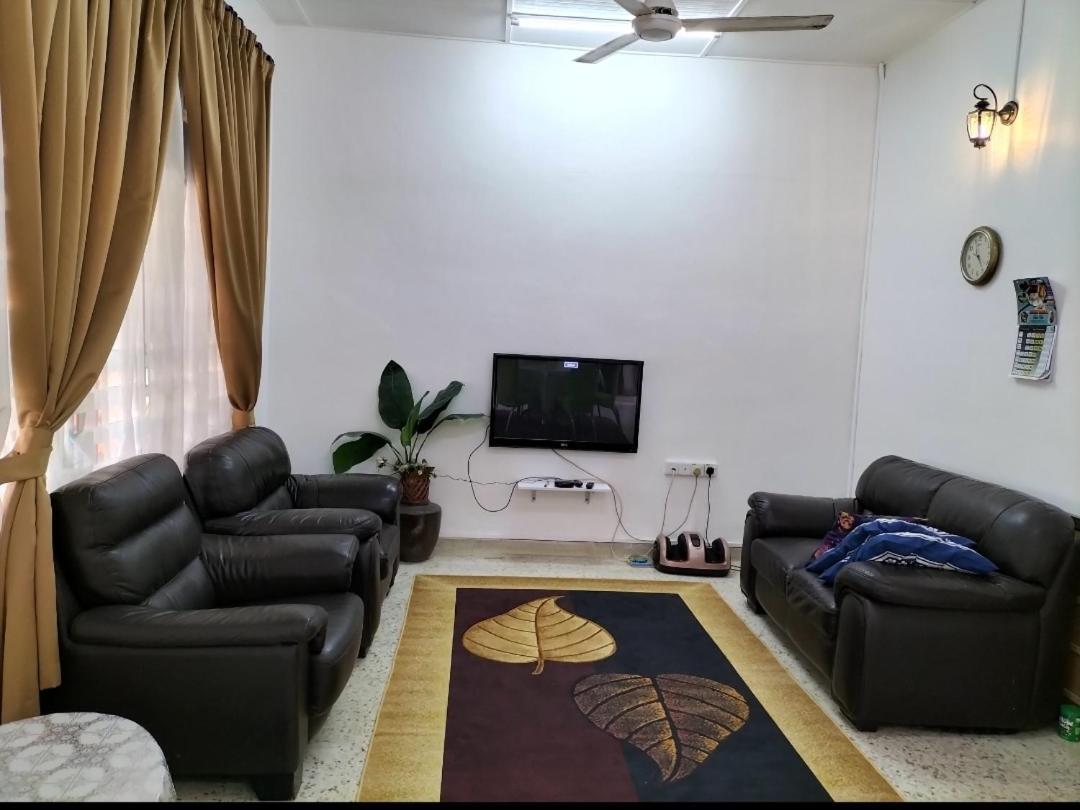 Che Na Homestay Pontian Pontian Kecil Exterior photo